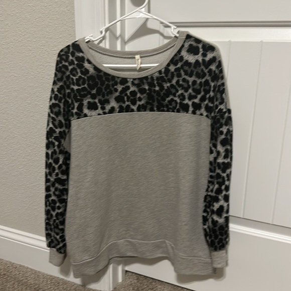 Beeson River Cheetah Long Sleeve - Medium - Picture 2 of 2